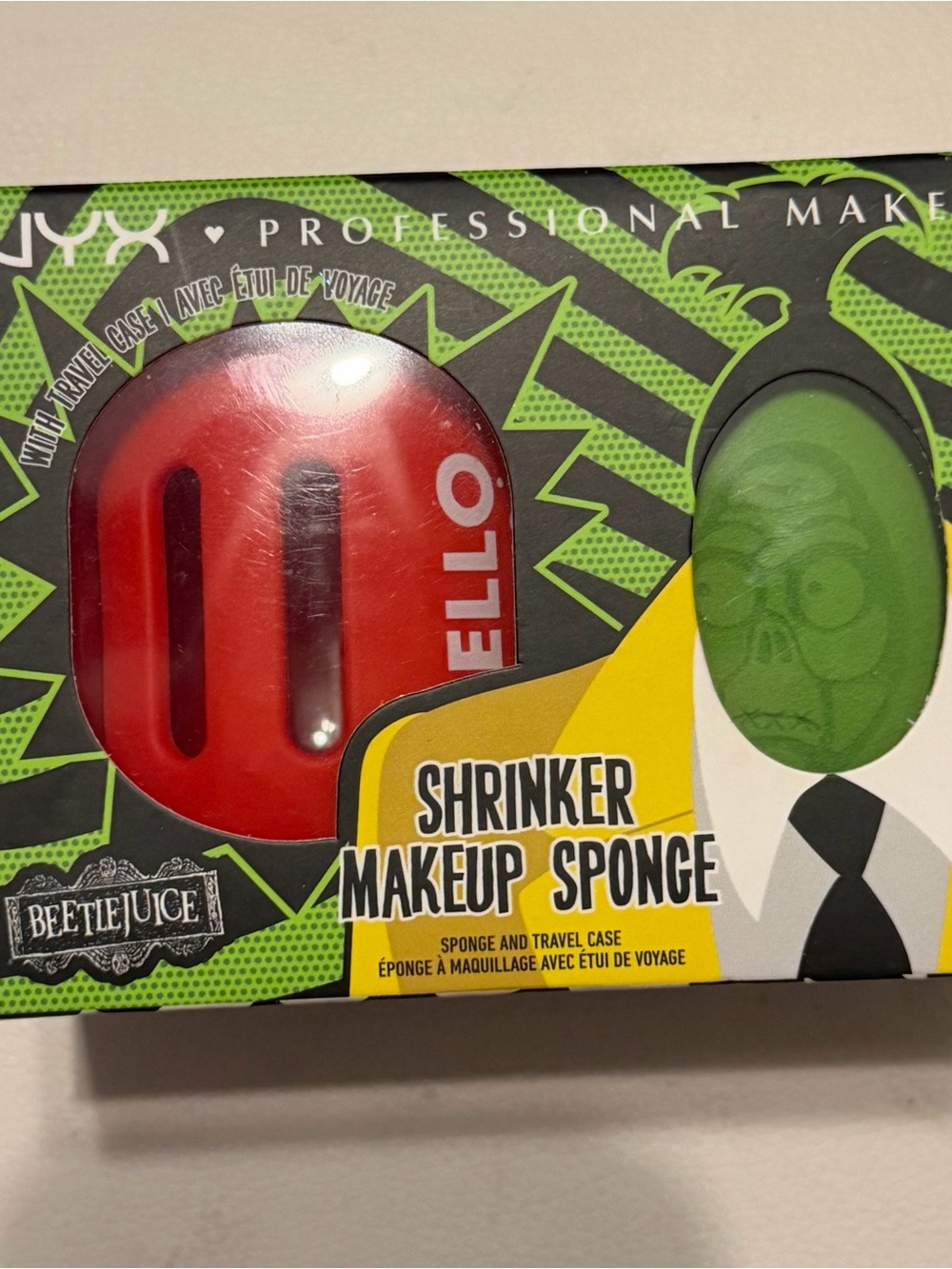 NYX Beetlejuice Shrinker Makeup Sponge Set - Red Case & Green Sponge